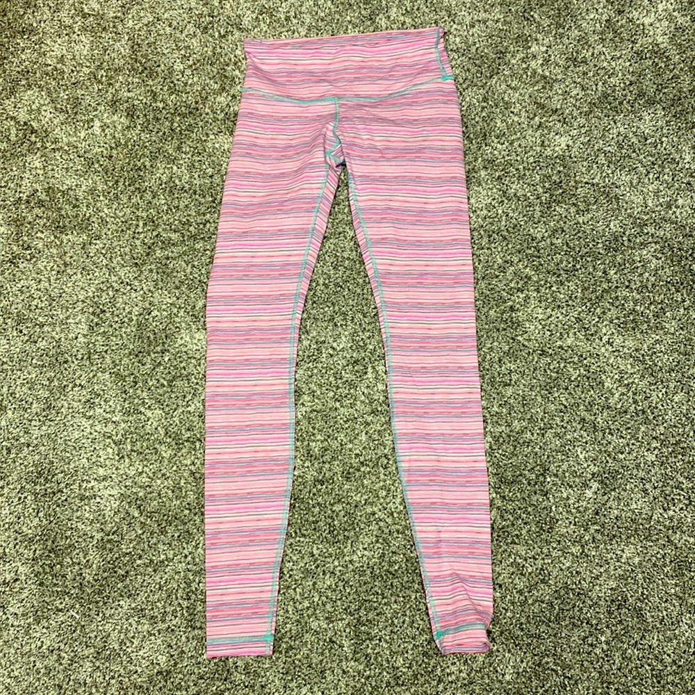 Lululemon women’s leggings, size 6!